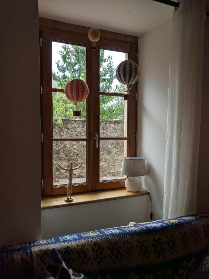 Rue Des Fleurs Puycelsi Сasa de vacaciones *